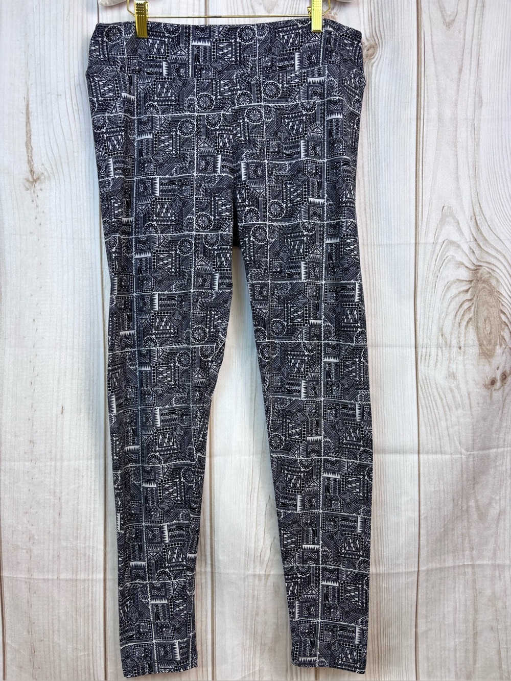 LuLaRoe Leggings Geometric Comfort Casual Pants Black White Sz Tall & Curvy